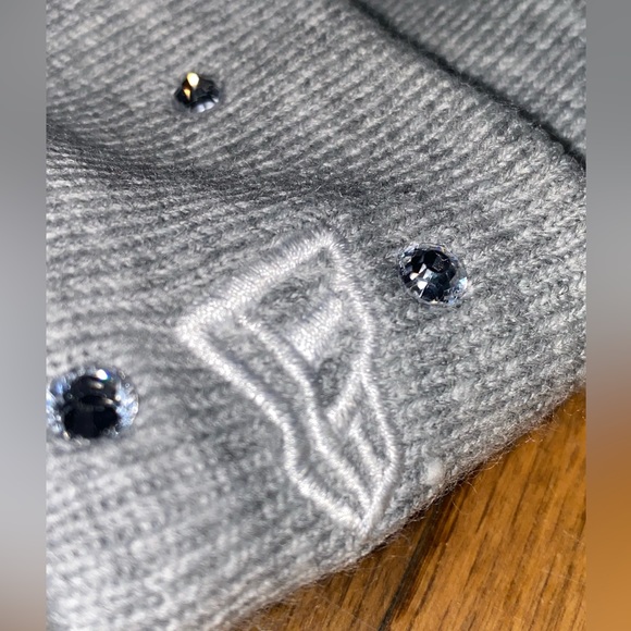 Supreme New Era Beanie - Picture 4 of 9